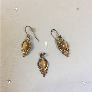 ⭐️SALE⭐️Earrings and Pendant Set